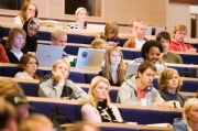 Studenter i aud.JPG (Bredde: 180px)