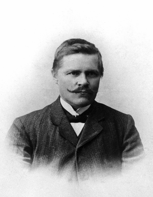 Anders Larsen (3) (497x640).jpg