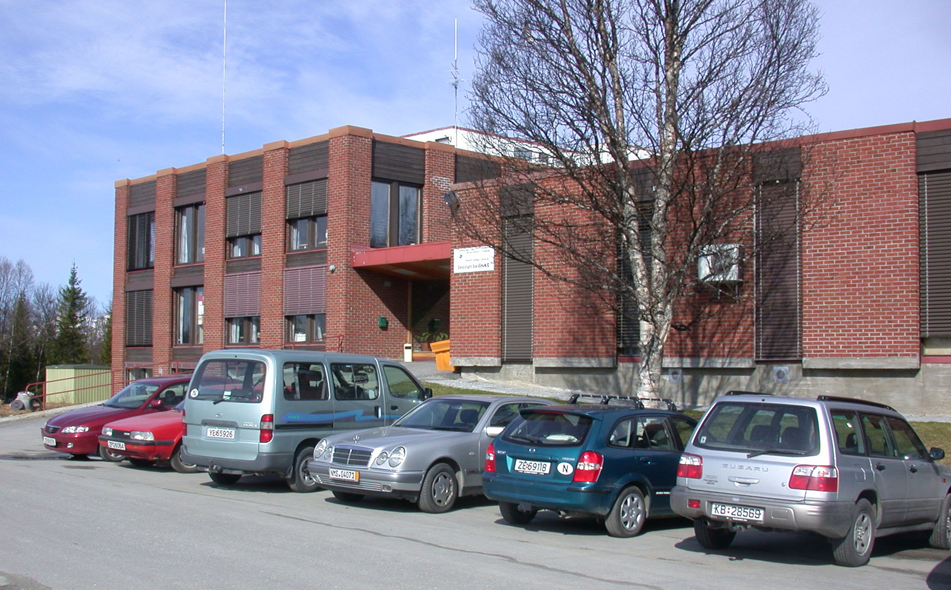 Institutt for fysikk og teknologi (IFT) Inngangspartiet