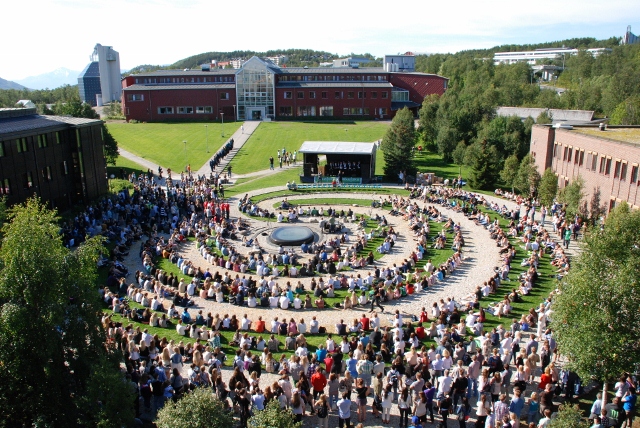 redigertsemsterstartsprosesjon (640x428).jpg redigertsemsterstartsprosesjon (640x428).jpg