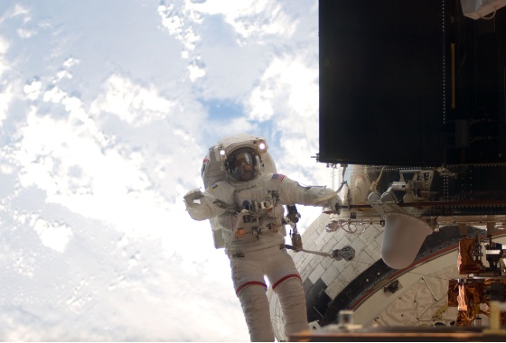 grunsfeld_NAsa.jpg (Bredde: 560px)