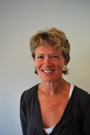 AmyHoltan2010_red.jpg (Bredde: 180px)