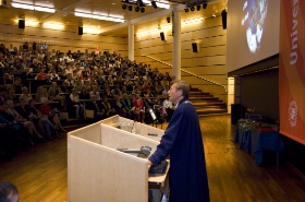 Aarbakke fullsatt auditorum på årsfesten 2010 (Bredde: 280px)