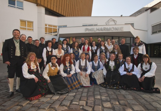 MimasutenforPhilharmonie.jpg (Bredde: 560px)