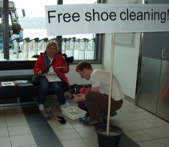 Chris_Ware renser sko til Trine Krystad.jpg (Bredde: 560px)