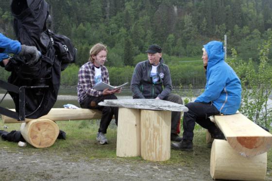 Forfatterne intervjues av NRK.jpg