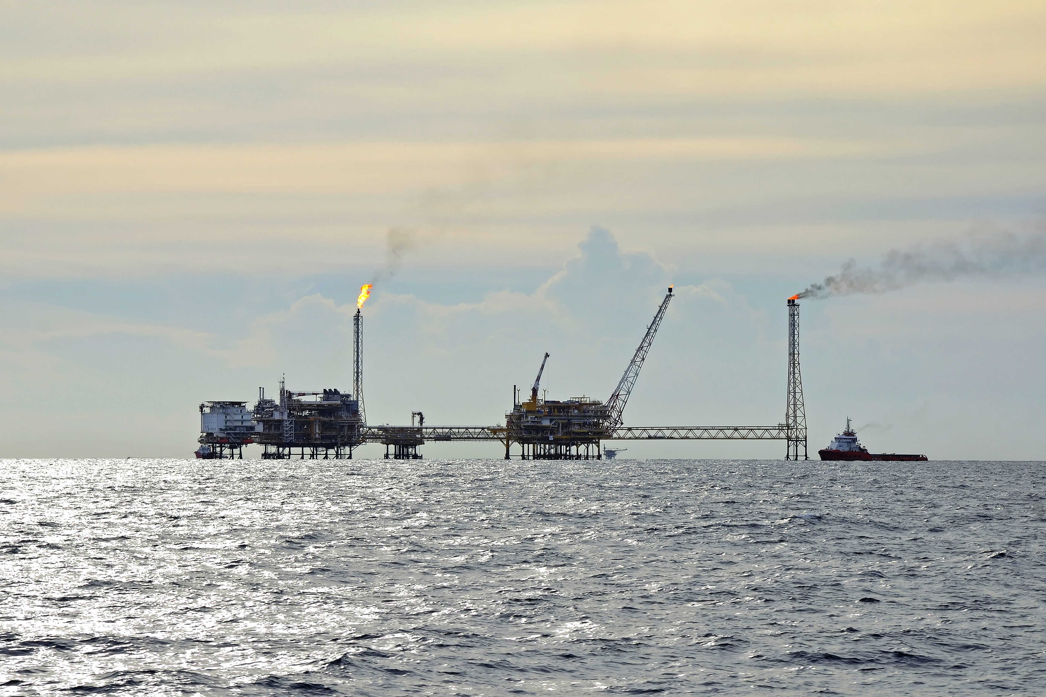 I Canada m&aring; selskapene som tjener p&aring; &aring; hente ut fossilt brensel betale en egen karbonskatt. 