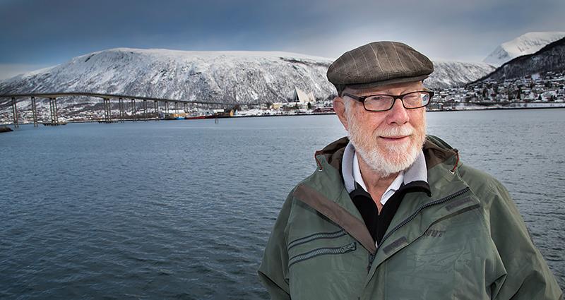 Portrett av ein mann med brillar og sixpence i vinter-Tromsø.