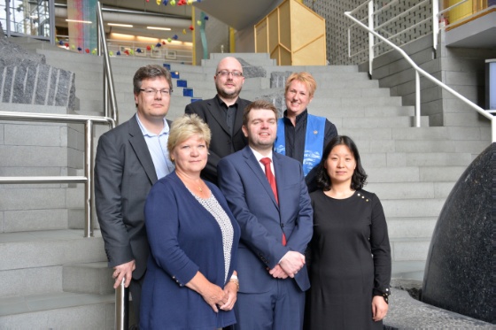 kommisjonen i trappen2.jpg