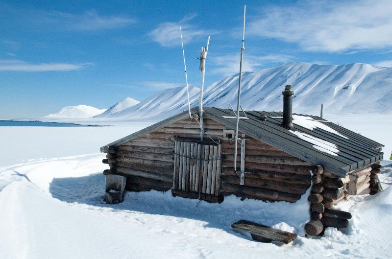 Mushamna fangststasjon ligger idyllisk til i Woodfjorden, nord på Spitsbergen. Foto: Karine Nigar Aarskog / UiT