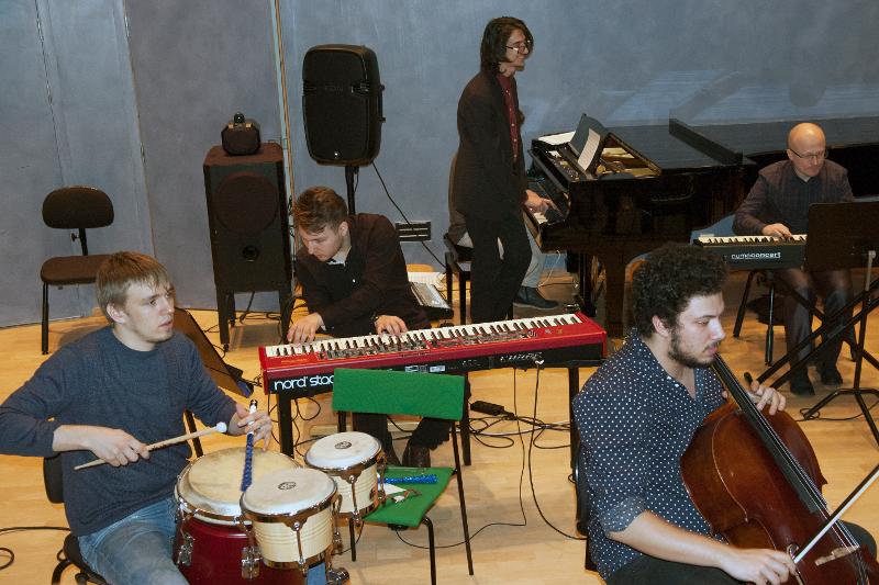 Musikkstudenter og ansatte stilte med huskonsert på konservatoriet onsdag ettermiddag. Alle foto/video: Karine Nigar Aarskog