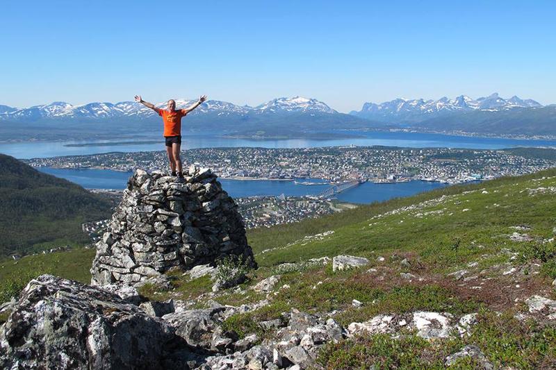 Med Ti på topp kan man få inspirasjon til å komme seg ut på mange fine turer i Tromsø. Foto: UiT BIL