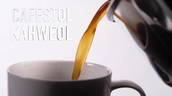 Kaffeoljen inneholder stoffene cafestol og kahweol, to stoffer som øker kolesterolnivået i blodet.