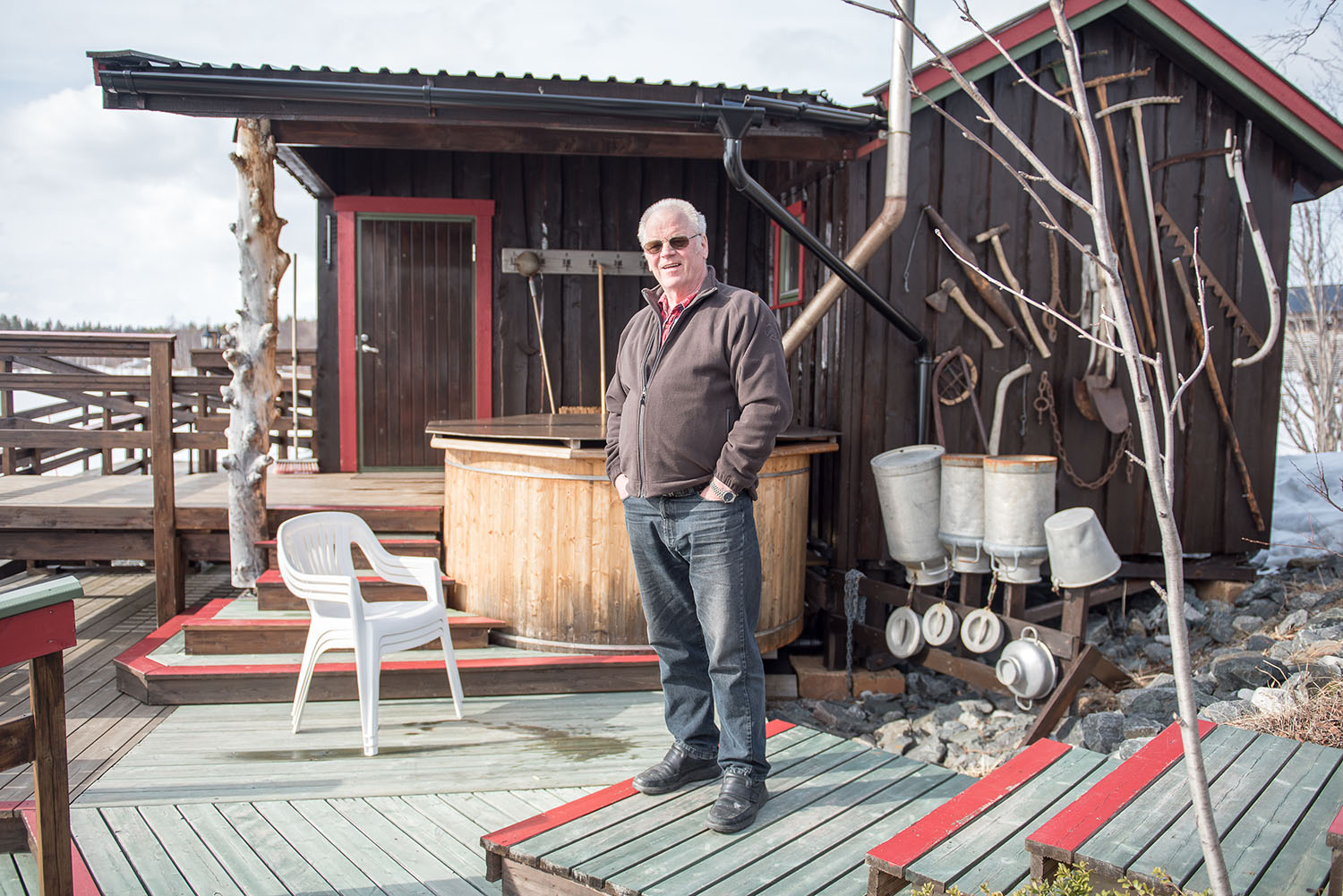 Rekord: Thormod Hoel tar imot demente på gården sin ved Pasvikelva. Han kan være