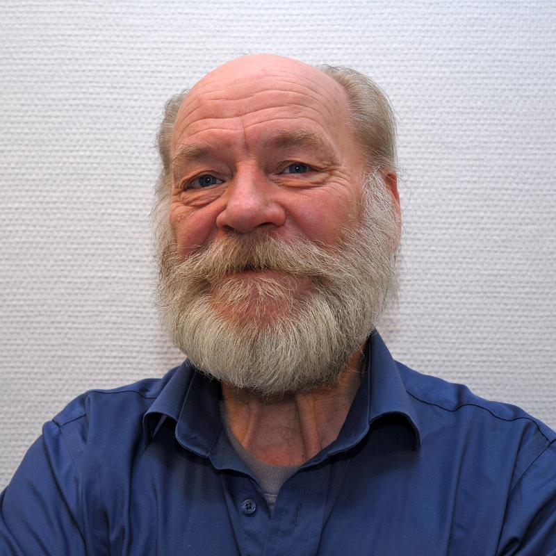 Hans C. Eilertsen er professor i oseanografi, planteplankton ved Norges fiskerihøgskole, UiT Norges arktiske universitet. 