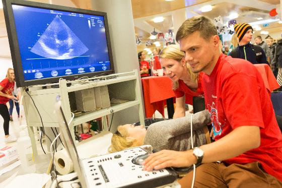 Tromsøundersøkelsen deltok på Forskningsdagene i 2016, her fra forskningstorget under arrangementet "Utforsk UiT" .  