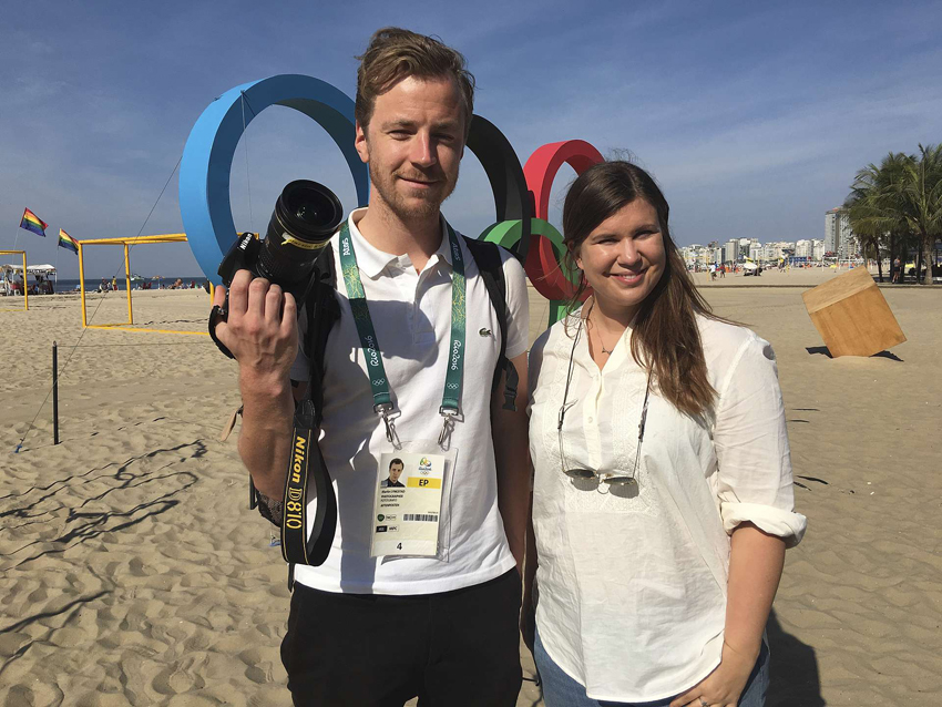 Helene Skjeggestad på jobb under OL i Rio, sammen med fotograf Martin Slottemo Lyngstad.