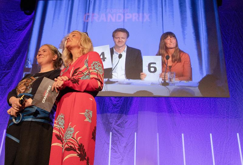 Kristina Junttila Valkoinen og Solveig Kloppen på scenen