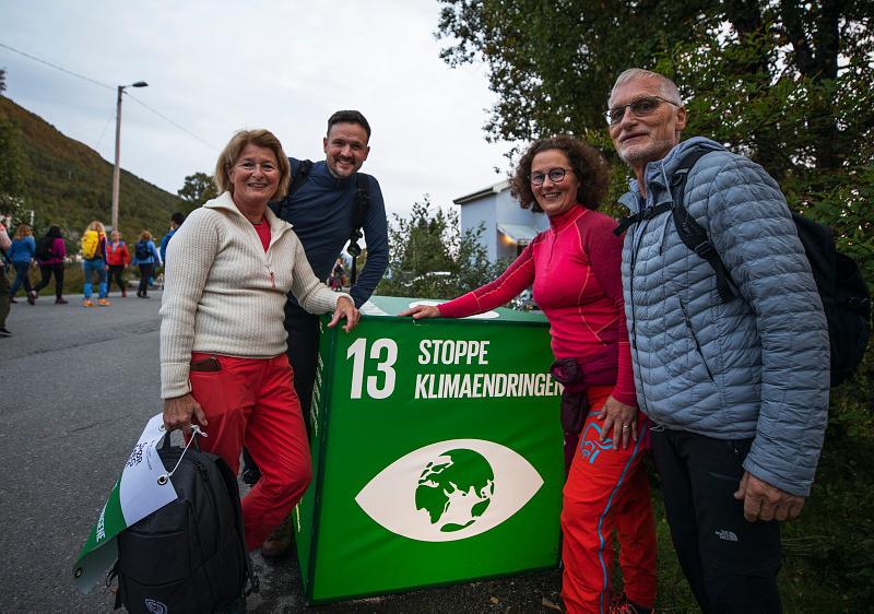 Anne Husebekk, Dag-Inge Ulstein, Kristin Røymo og Jon Lomøy med bærekraftsmål 13