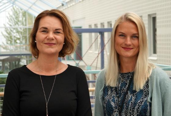 Redaksjonssjef i Ungsinn, Helene Eng (t.v) og vitenskapelig assistent Susann Dahl Pettersen bidrar inn i prosjektgruppa som skal foreta systematiske oppsummeringer om tiltak som eksisterer i dag. 