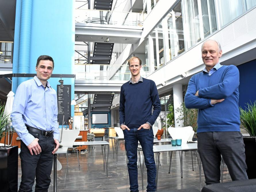 Robert Jenssen (t.v.), Karl Øyvind Mikalsen og Rolv Ole Lindsetmo er tre av de som har vært ivrigst i å ta i bruk kunstig intelligens innen helse og sykehusbehandling.