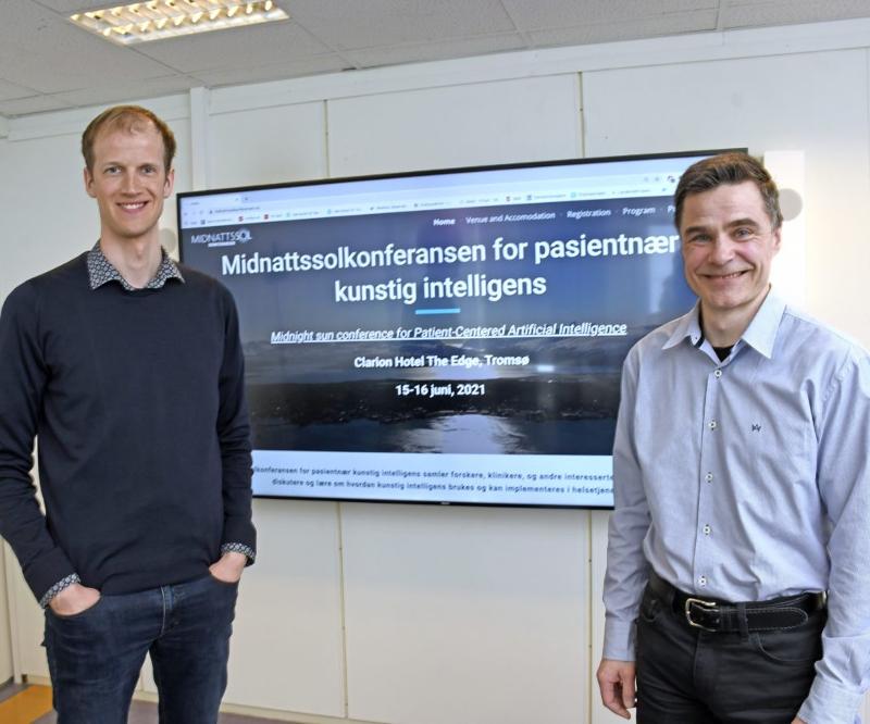Midnattssolkonferansen for pasientnær kunstig intelligens arrangeres i Tromsø i juni. Karl Øyvind Mikalsen ved Senter for pasientnær kunstig intelligens (t.v.) er ansvarlig for konferansen sammen med blant andre Robert Jenssen ved Visual Intelligence-senteret ved UiT. 