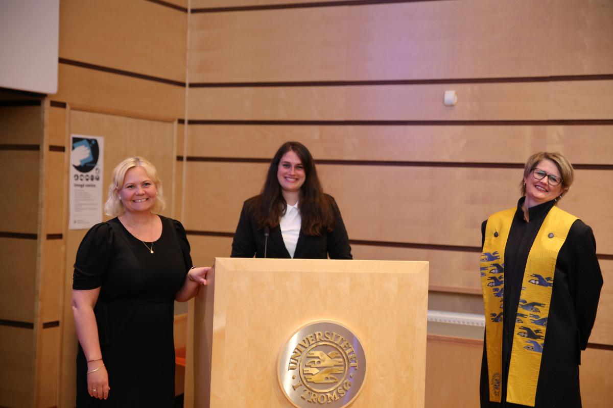 Professor Ingvild U. Jakobsen, PhD. Hilde Woker and dean Lena Bendiksen are posing for a picture.