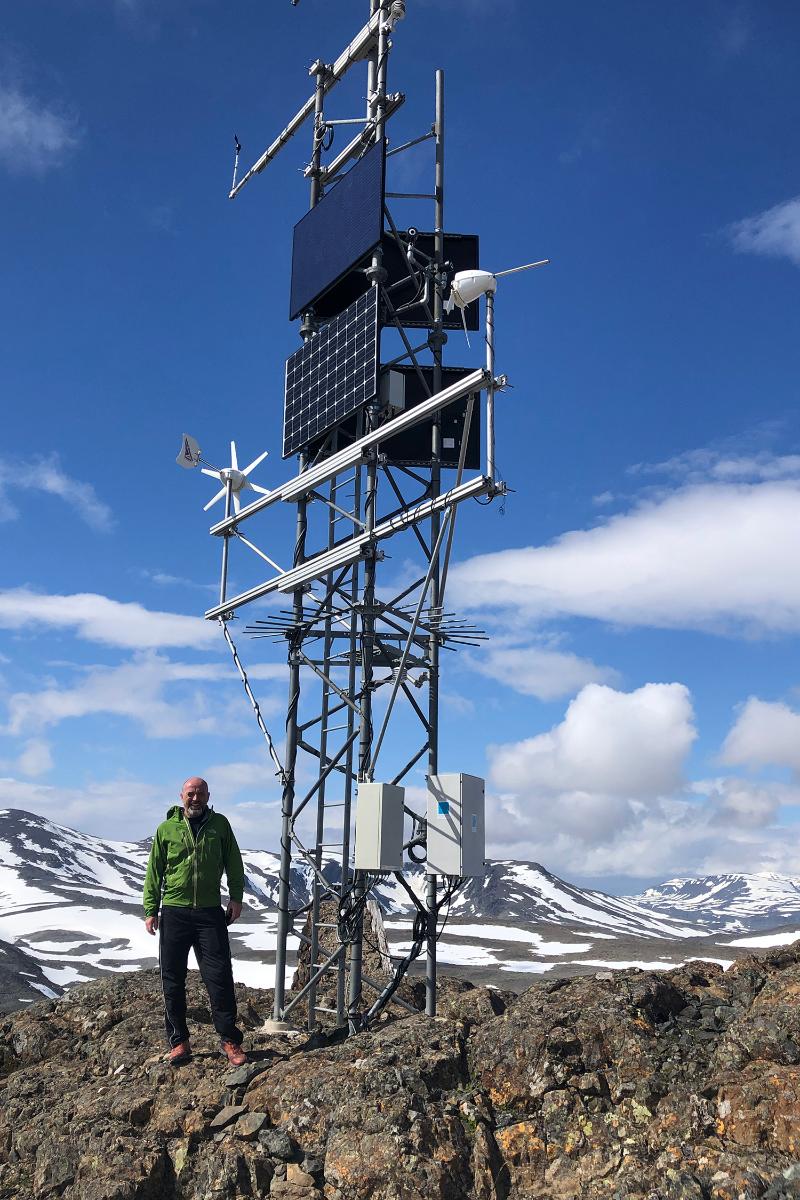 Yngve Birkelund med den nye m&aring;lemasta. 