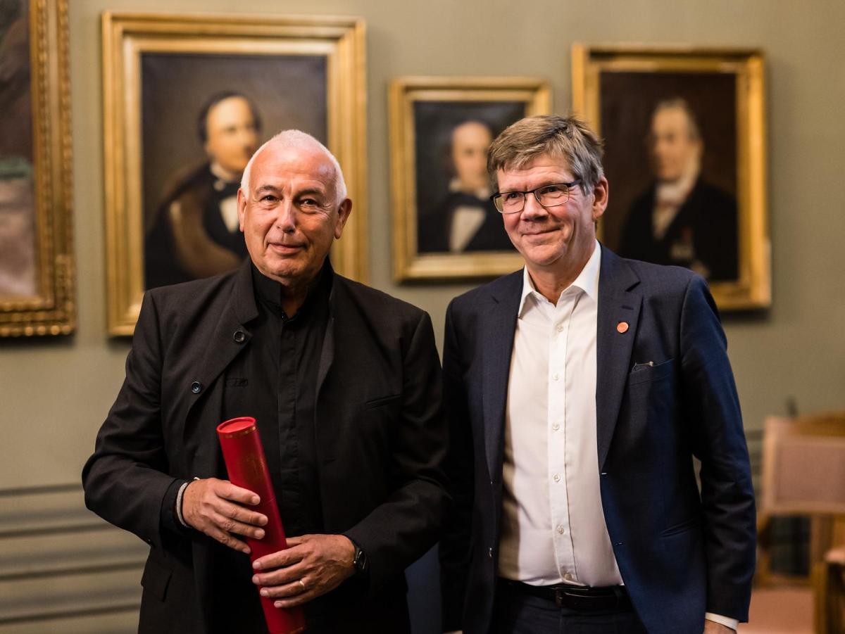 Paul Wassmann (t.v.) sammen med rektor ved Universitetet i Oslo, Svein Stølen. 