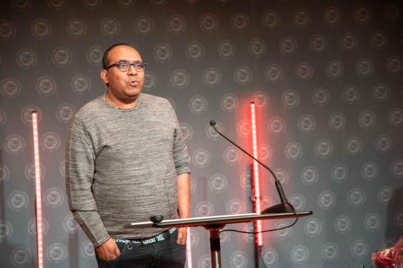 Abhik Ghosh fra da han mottok UiTs interne forsknings- og utviklingspris for 2021. 