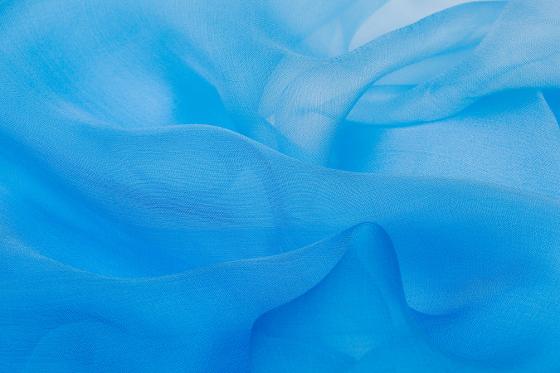 Illustrasjonsbilde blå silke