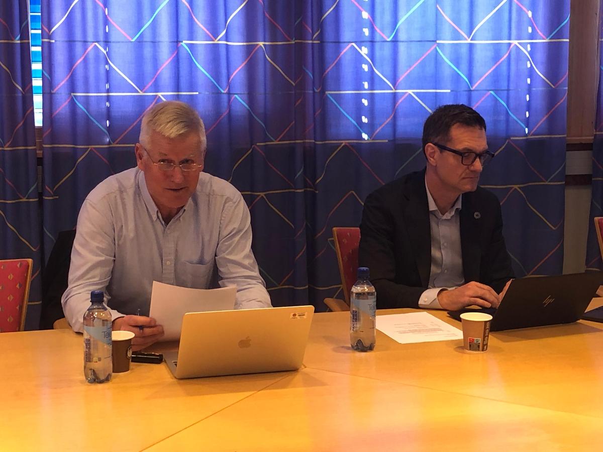 Styremedlem Anders Malmberg (t.v.) og administrasjonsdirekt&oslash;r ved UiT, J&oslash;rgen Fossland, under styreseminaret i Alta.