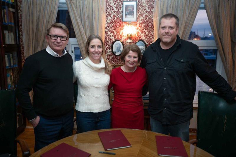 Bjørn Tore Markussen, Nina Jensen, Anne Husebekk og Jørgen Berge fra da REV Ocean signerte avtale med UiT i 2020.