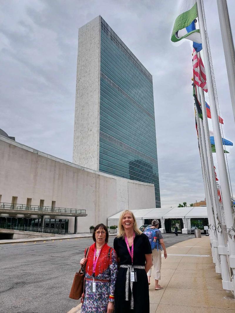 Minde (venstre) og Melbøe forran FN-bygningen i New York.