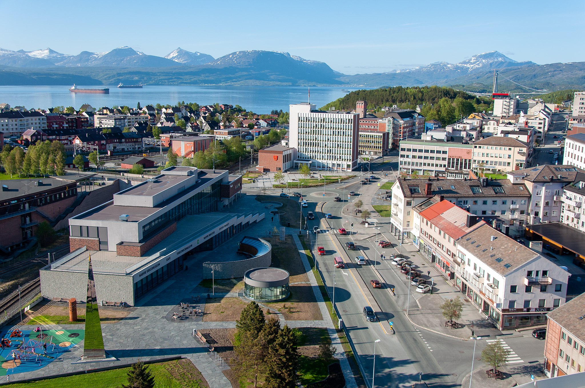 Dronebilde av Narvik sentrum