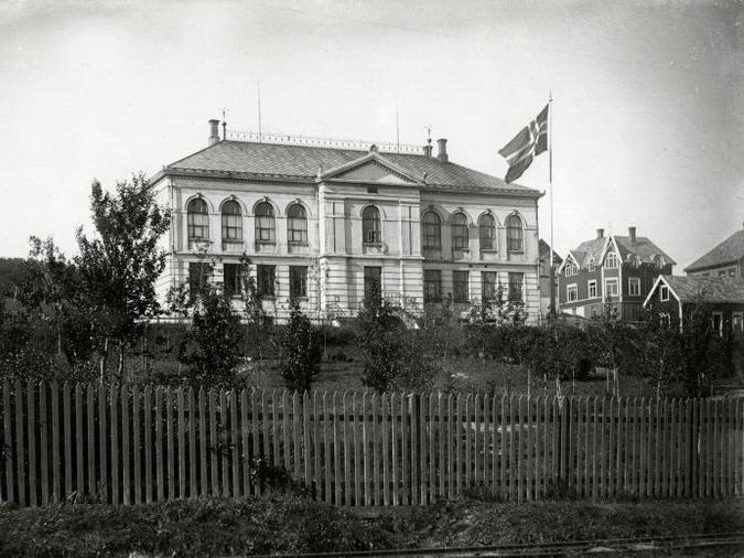 Den første bygningen som ble tatt i bruk til museumsutstilling var oppført i 1894. Før den tid var museet i leide lokaler i Baptistkirken i Strandskillet.