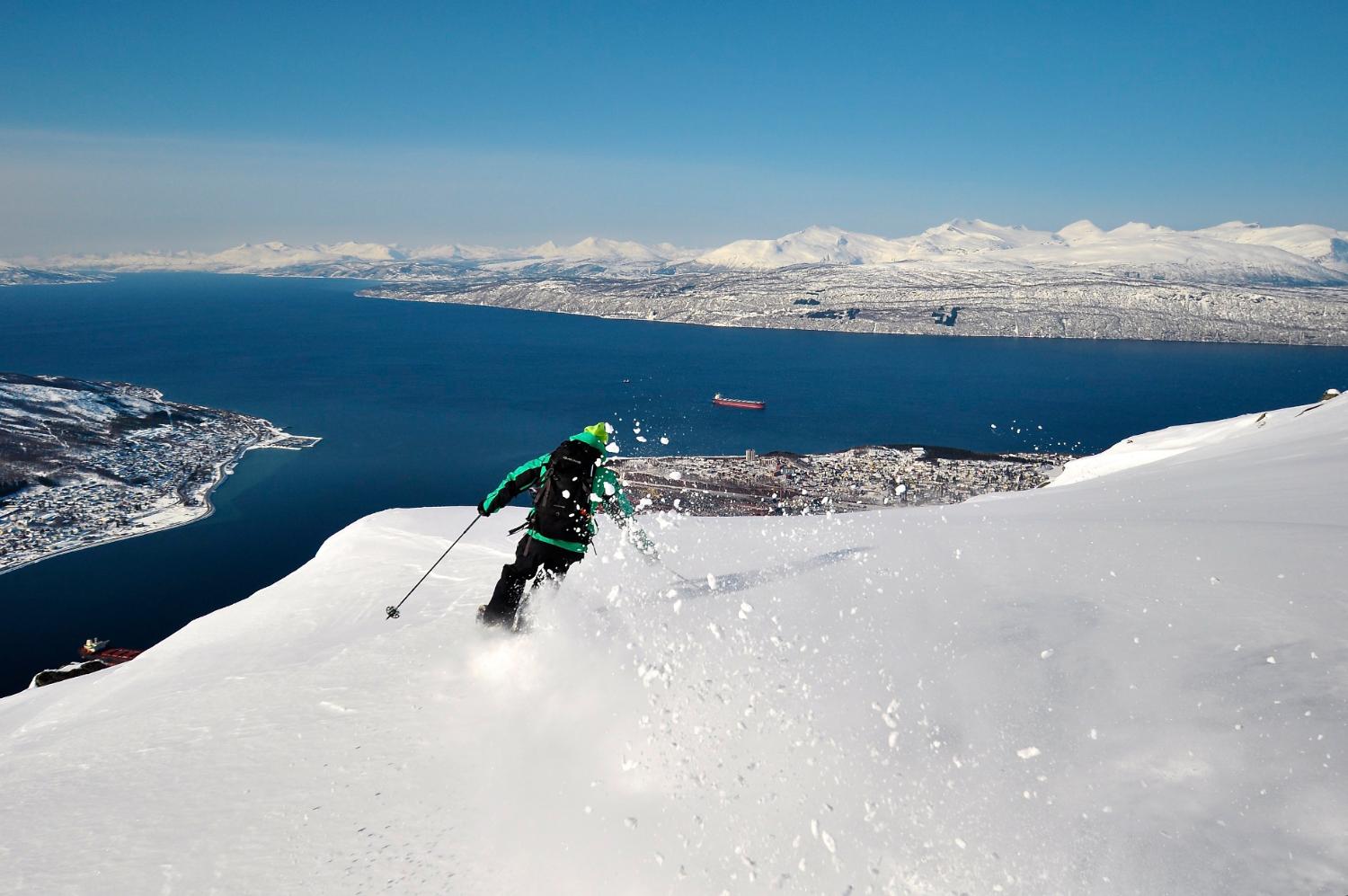 Frikjøring på ski i Fagernesfjellet i Narvik.