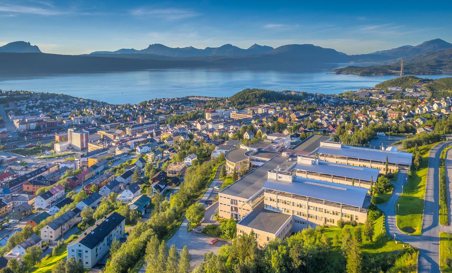 Oversiktsbilde over UiTs campus i Narvik.