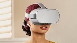 Dame med Oculus-briller