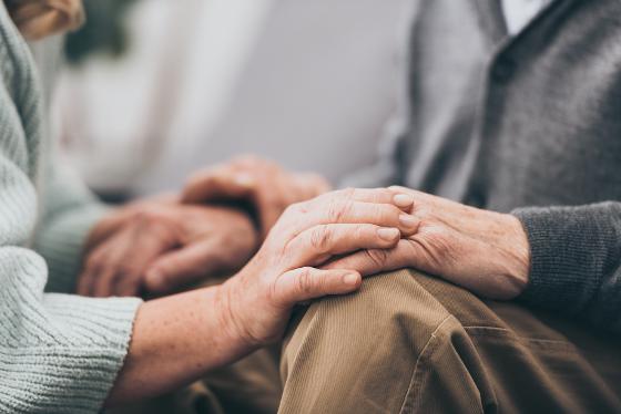 En bærekraftig omsorg - hvordan klarer pårørende å stå i en omsorgsrelasjon til en demenssyk ektefelle over lengre tid?