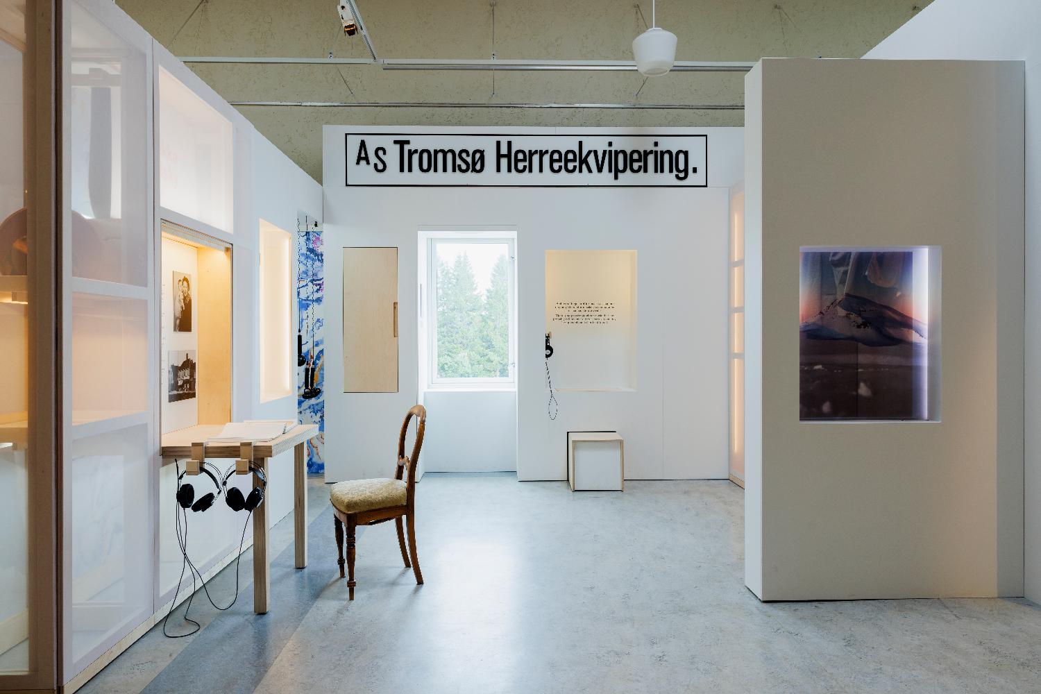 Illustrasjons-/bannerbilde for Hvem er du n&aring;r verden brenner? | Omvisning 10. november kl. 14