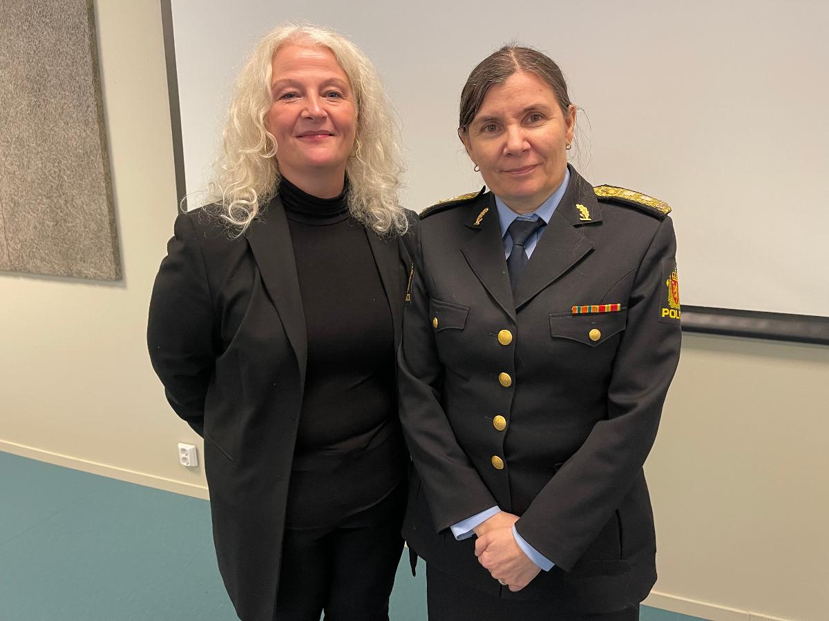 Viserektor Bente Haug og politimester Ellen Katrine Hætta snakket sammen om de nye studiene som politidistriktet har ønsket. 