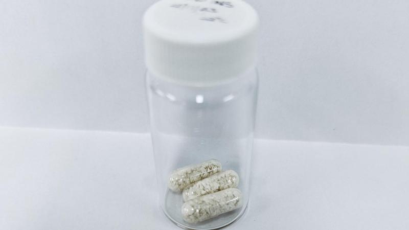 capsules with insulin in a glass