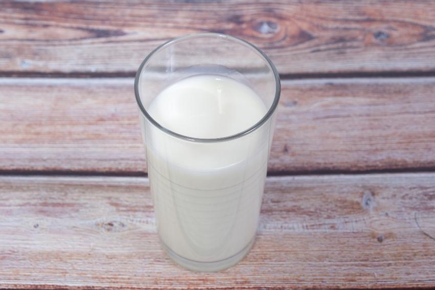 melk i et glass