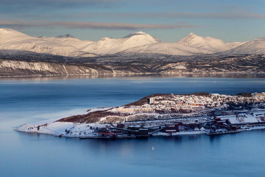 Narvik med fjell i bakgrunnen