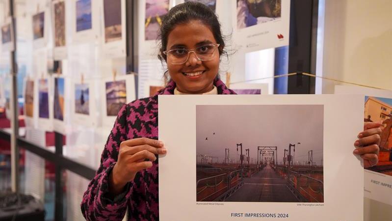 woman that holds up a printed photo