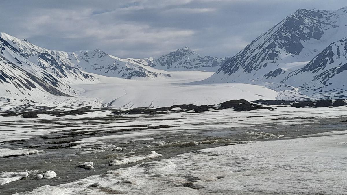 Isbre og fjell på Svalbard