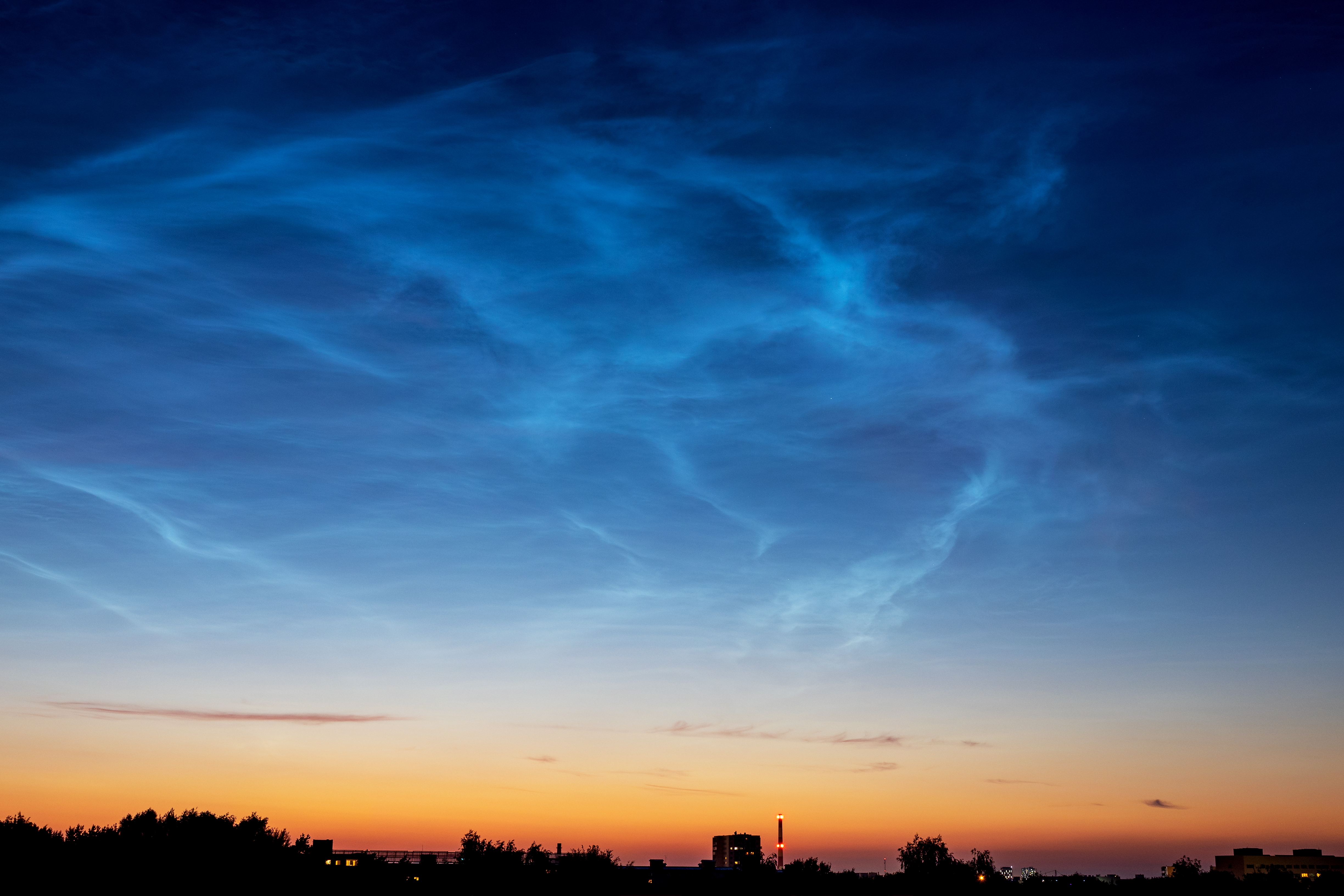 mp50331032-noctilucent-clouds-tallinn-estonia.jpg