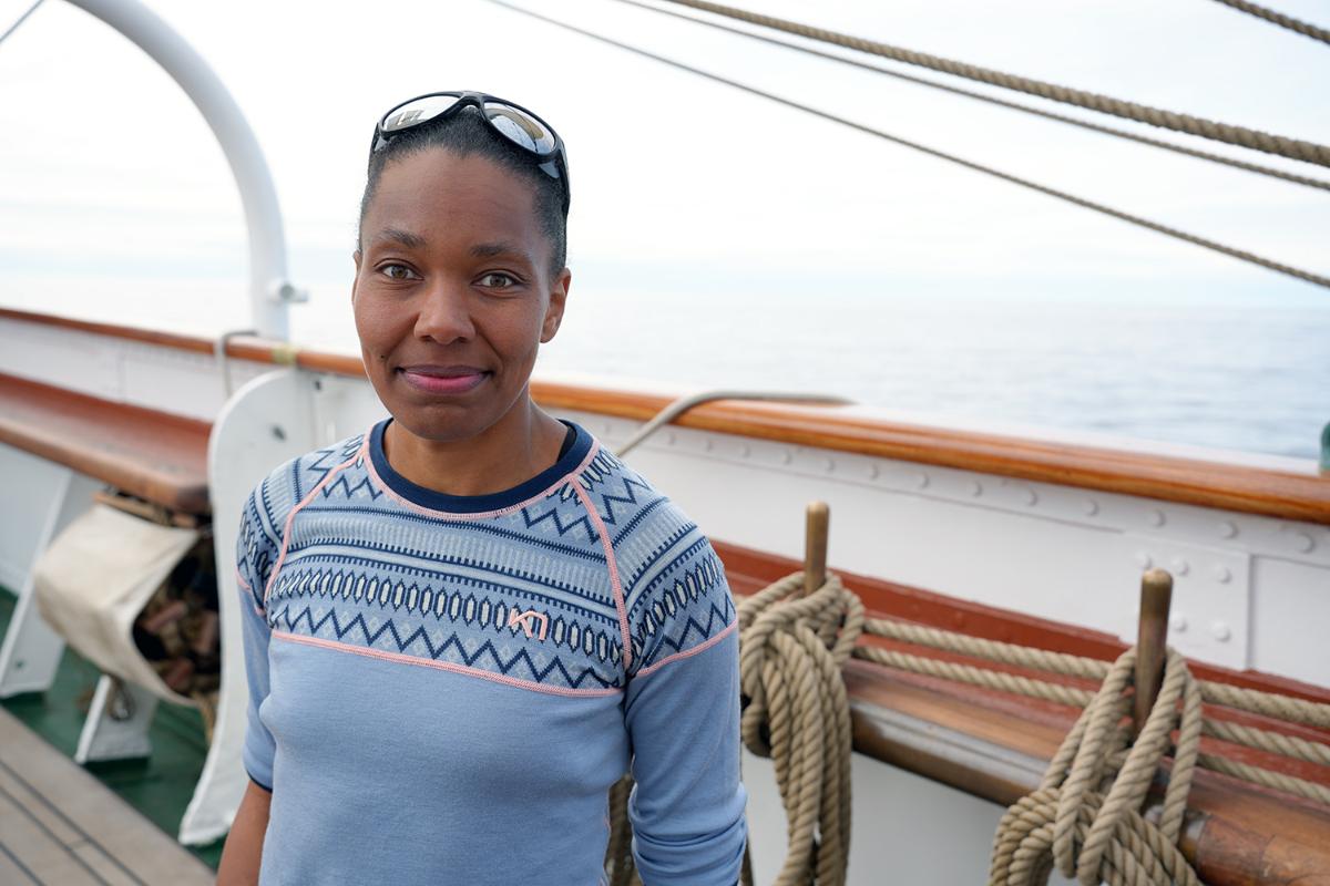 Portrett av en kvinne om bord på et skip