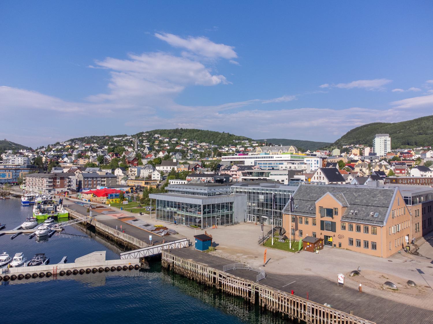 Illustrasjons-/bannerbilde for Markering barnevernpedagogutdanningen 30 &aring;r